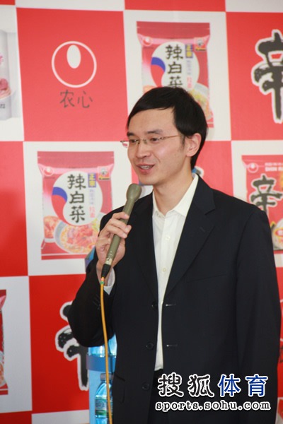 看看巴解组织新任副主席侯赛因·谢赫