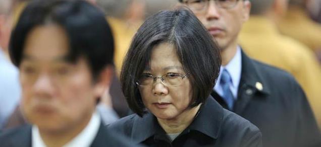 当局称，一架直升机在曼哈顿附近的哈德逊河坠毁