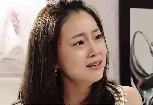 《老大哥》女星被迫离开英国，她“吓坏了”