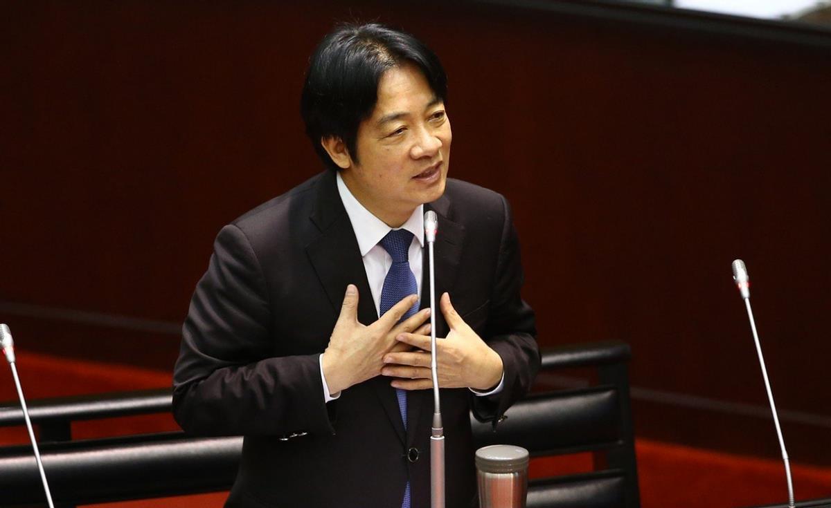 当局称，一架直升机在曼哈顿附近的哈德逊河坠毁