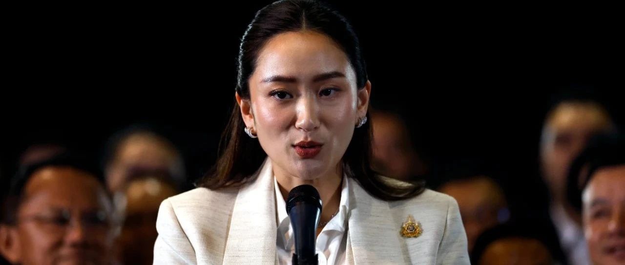 突发新闻：梵蒂冈葬礼准备工作开始时，教皇弗朗西斯被拍到躺在敞开的棺材里
