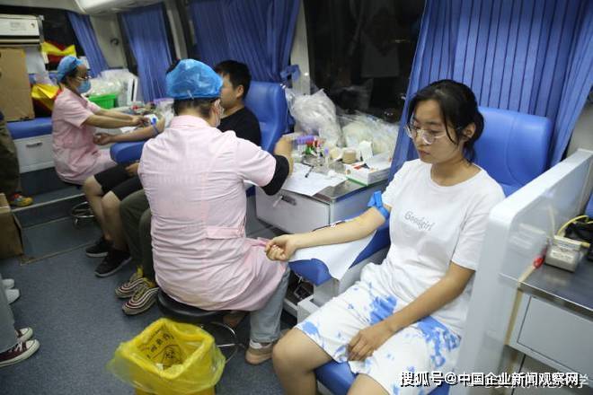A14撞车事故：一人死亡，货车司机被捕，双车道被迫关闭