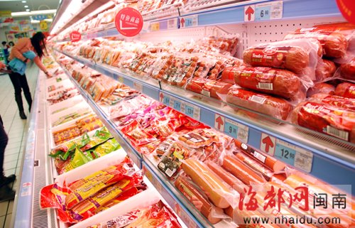 大型连锁超市紧急召回可能含有塑料的香肠