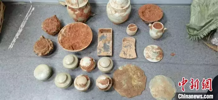 在希腊岛屿走私行动中，数十件古代文物被查获