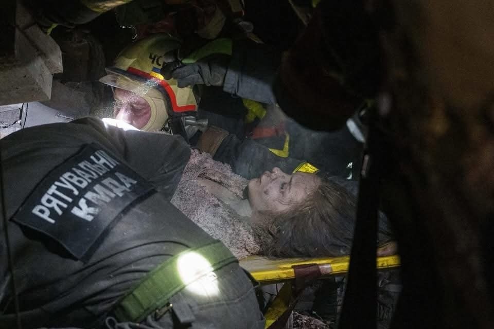 黄石旅游面包车坠毁：汽车变成火球，至少8人死亡
