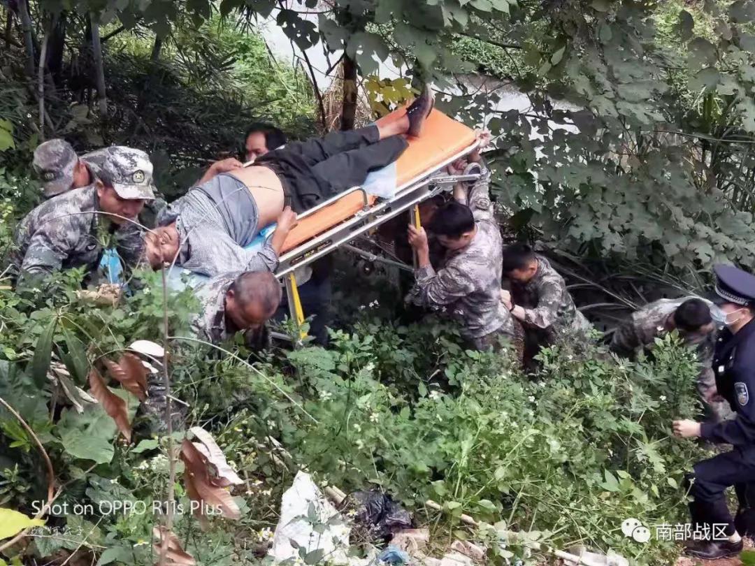 丹麦警方称，一名老人的汽车失控，造成5人受伤
