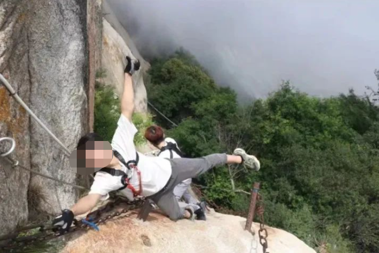 一名比利时母亲和她儿子的尸体在约旦南部山洪暴发后被发现