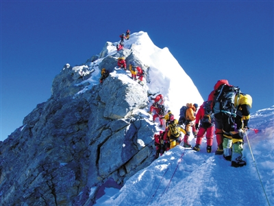 美国登山者在试图攀登尼泊尔的马卡鲁山时死亡
