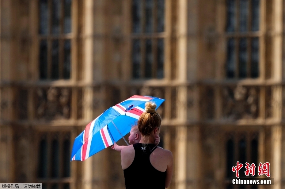 本周，英国将迎来30摄氏度的高温，园丁们被敦促转移他们的花盆