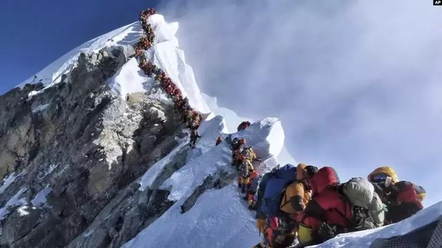 美国登山者在试图攀登尼泊尔的马卡鲁山时死亡