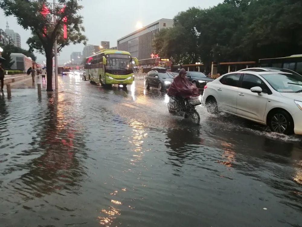 由于暴雨持续，波多黎各当局营救了3名被困在河里的美国游客